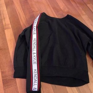 kendall&kylie black crew neck size XL!!